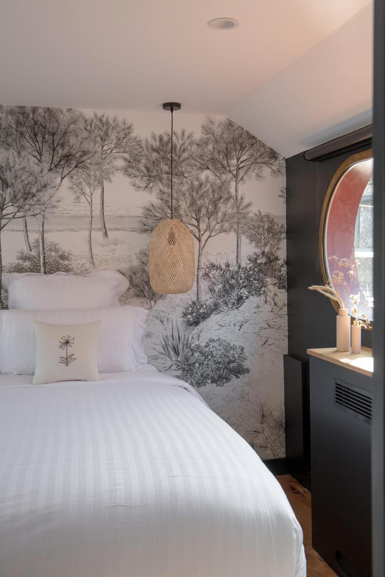 Hotel La Peniche - Bed And Bicycle - Tournon Zewnętrze zdjęcie